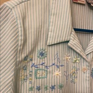 Sz Medium turquoise & white blouse